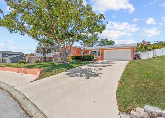 Property at 10448 Hetrick Cir W, Largo, FL 33774, 3 beds, 2 baths