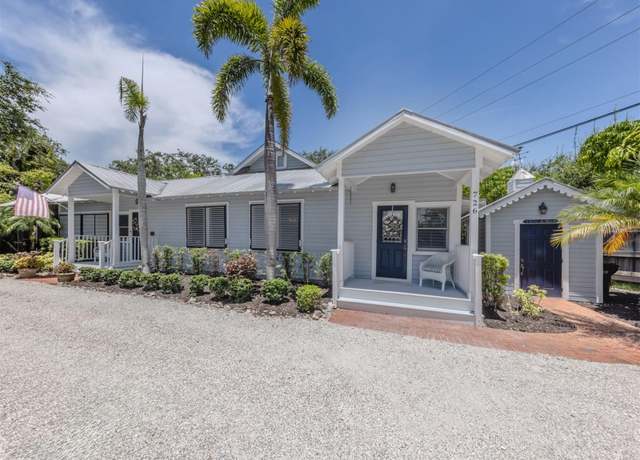 Property at 726 Eagle Point Dr, Venice, FL 34285, 2 beds, 2 baths