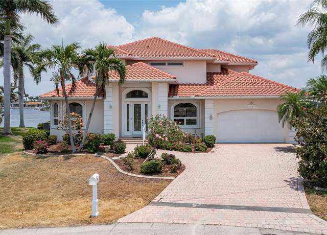 Property at 1060 San Mateo Dr, Punta Gorda, FL 33950, 4 beds, 3.5 baths
