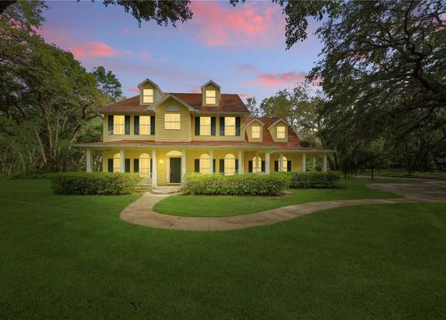 Property at 4200 Joslyn Ln, Lady Lake, FL 32159, 4 beds, 3.5 baths