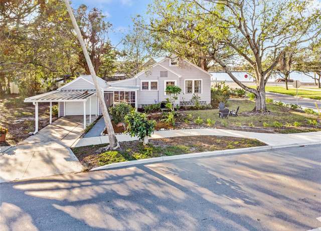 Property at 514 Riverside Dr E, Bradenton, FL 34208, 3 beds, 2 baths