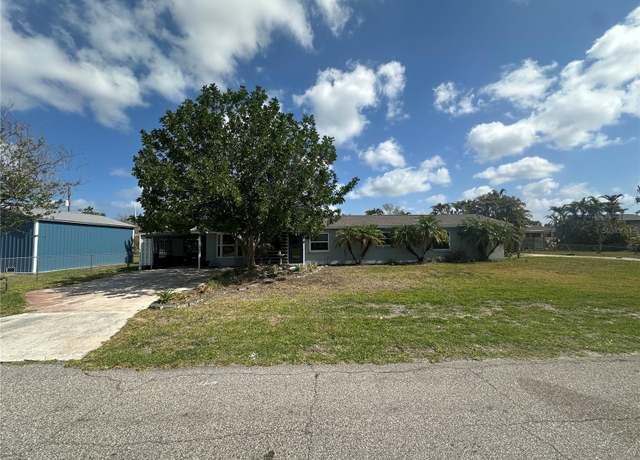 Property at 432 51st St W, Palmetto, FL 34221, 4 beds, 2.5 baths