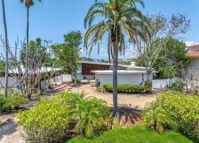 Property at 31 Dolphin Dr, Treasure Island, FL 33706, 4 beds, 4 baths