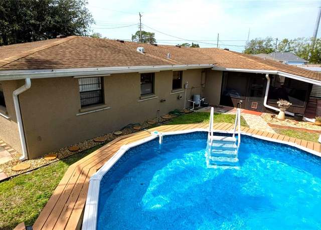 Property at 1011 68th Ave W, Bradenton, FL 34207, 3 beds, 2 baths