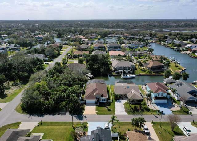Property at 5 Chippeway Ct, Palm Coast, FL 32137, 3 beds, 2 baths
