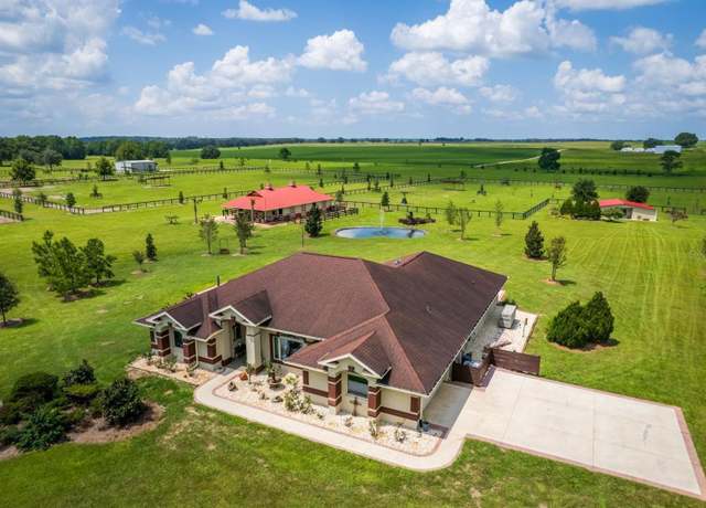 Property at 3550 SE 165th Ave, Morriston, FL 32668, 3 beds, 2 baths