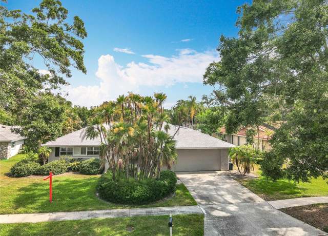 Property at 2742 Sea Pines Cir E, Clearwater, FL 33761, 3 beds, 3 baths