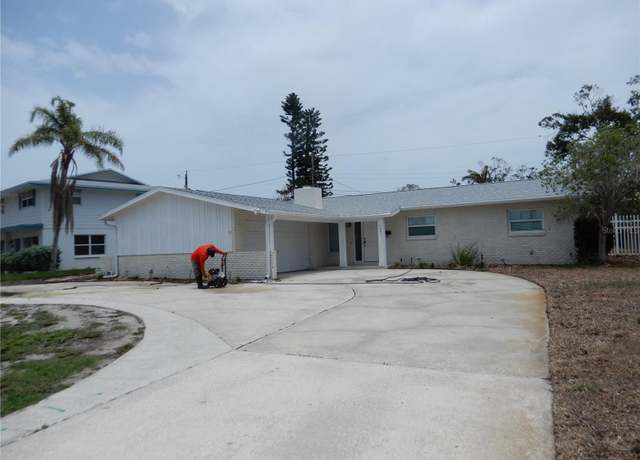 Property at 1897 Dolphin Blvd S, St Petersburg, FL 33707, 3 beds, 2 baths