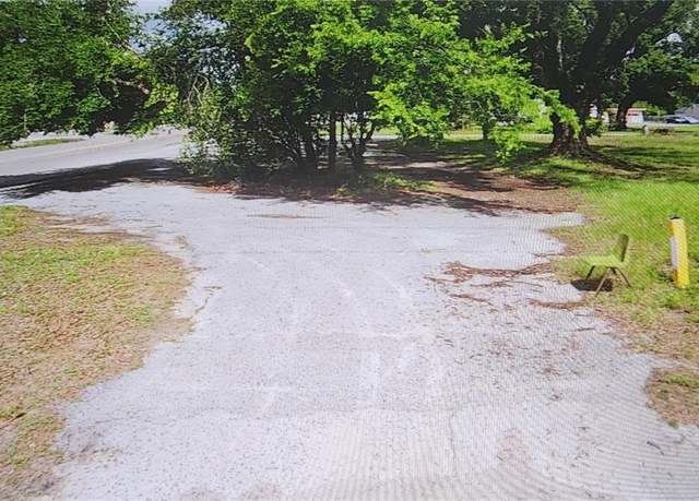 Property at 38424 South Ave, Zephyrhills, FL 33542