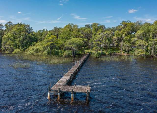 Property at 105 Union Ave, Crescent City, FL 32112, 5 beds, 3 baths