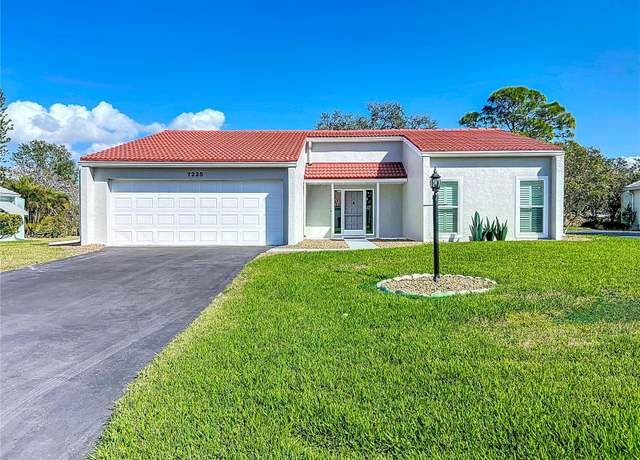 Property at 7225 Las Casas Dr, Sarasota, FL 34243, 2 beds, 2 baths