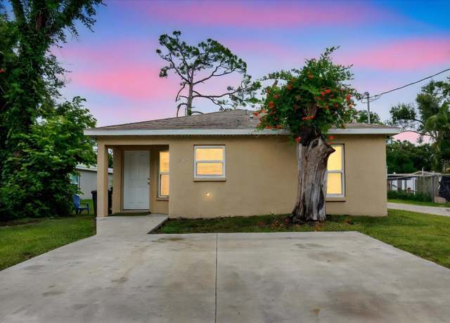Property at 5723 5th St E, Bradenton, FL 34203, 3 beds, 2 baths