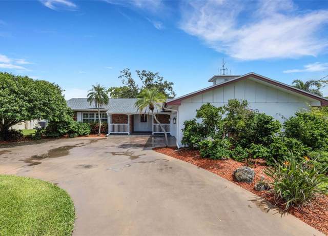 Property at 5217 Canterbury Dr, Sarasota, FL 34243, 3 beds, 2 baths