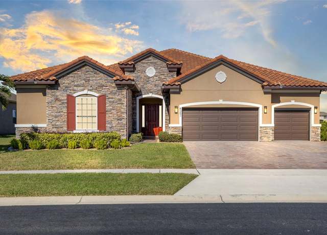 Property at 4363 Summer Breeze Way, Kissimmee, FL 34744, 4 beds, 2.5 baths