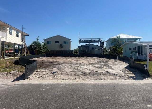 Property at 842 180th Ave E, Redington Shores, FL 33708, 2 beds, 2 baths