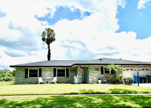 Property at 704 Queens Ct, Seffner, FL 33584, 3 beds, 2 baths
