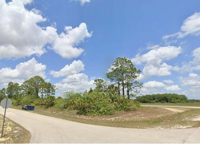 Property at 8001 Rolling Cir, Labelle, FL 33935