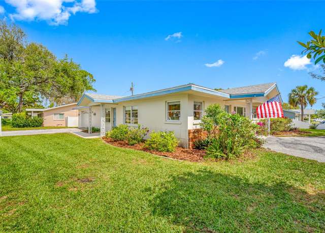 Property at 11601 86th Ave, Seminole, FL 33772, 3 beds, 2.5 baths