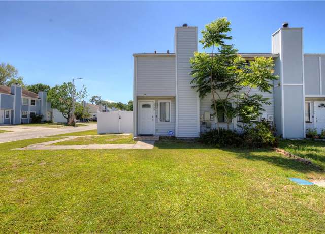 Property at 4702 Stonepointe Pl, Tampa, FL 33634, 2 beds, 2.5 baths