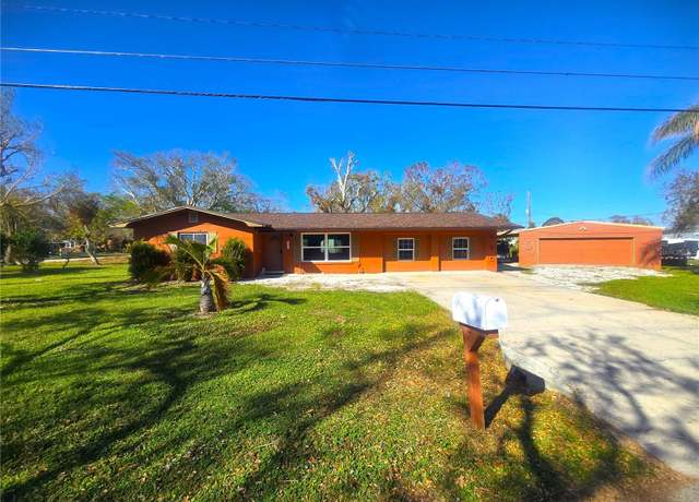 Property at 301 Country Club Way, Venice, FL 34285, 3 beds, 3 baths