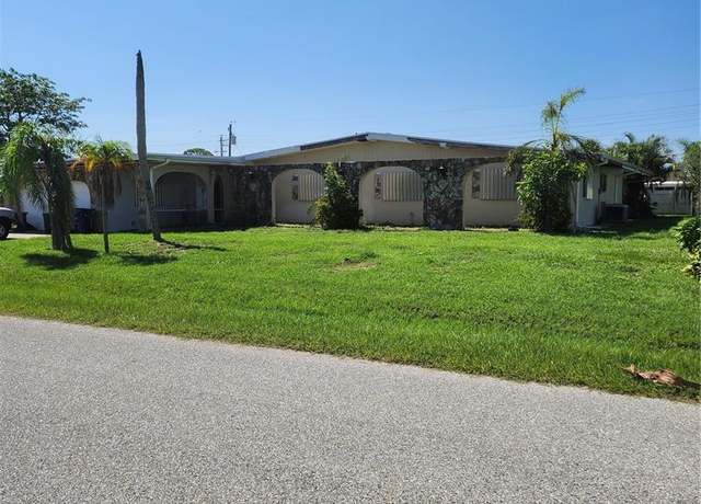 Property at 1455 Crest Dr, Englewood, FL 34223, 5 beds, 4.5 baths