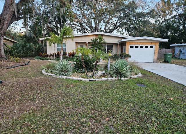 Property at 206 Cooke St, Leesburg, FL 34748, 3 beds, 2 baths