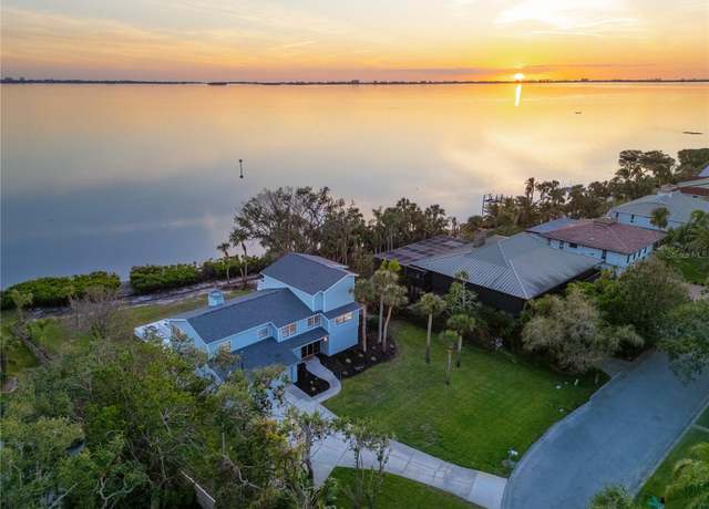 Property at 3804 Bayside Dr, Bradenton, FL 34210, 4 beds, 3.5 baths
