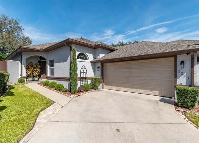 Property at 2011 SE Twin Bridge Cir, Ocala, FL 34471, 3 beds, 3 baths