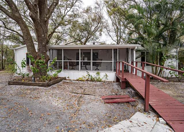Property at 428 Garrett Ridge Ct, Winter Haven, FL 33880, 3 beds, 2 baths