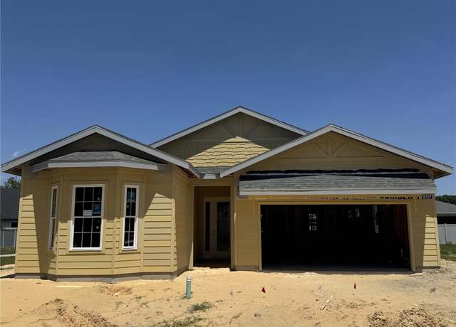Property at 609 SW 145th Dr, Newberry, FL 32669, 4 beds, 3 baths