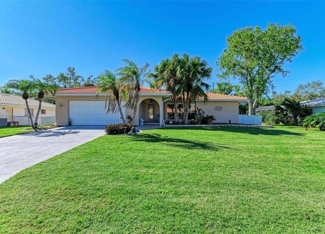 Property at 220 Monet Dr, Nokomis, FL 34275, 3 beds, 2.5 baths