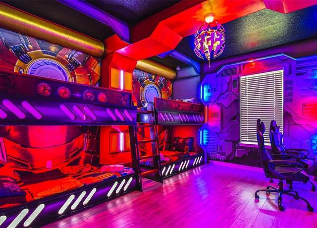 Property at 3020 Mahalo Dr, Davenport, FL 33897, 10 beds, 8 baths