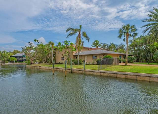 Property at 940 Siesta Key Pl, Sarasota, FL 34242, 4 beds, 3 baths