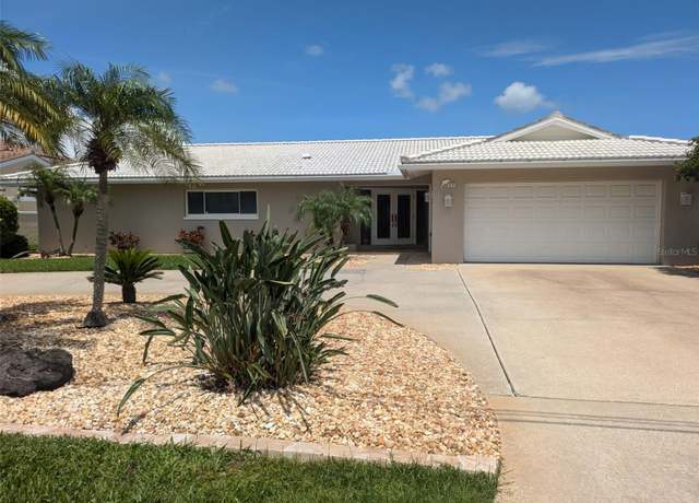 Property at 212 Poinciana Ln, Largo, FL 33770, 4 beds, 3 baths