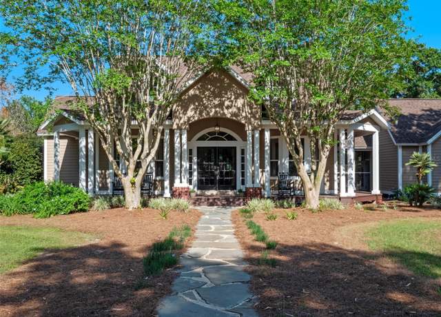 Property at 6037 Lake Erie Rd, Groveland, FL 34736, 4 beds, 3.5 baths