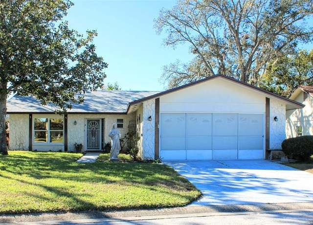 Property at 8040 Pasadena Dr, Port Richey, FL 34668, 2 beds, 2 baths