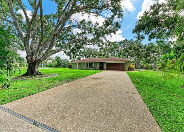 Property at 5225 Fielding Ln, Sarasota, FL 34233, 3 beds, 2 baths