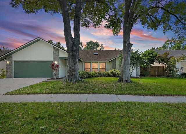 Property at 1740 Shady Leaf Dr, Valrico, FL 33596, 4 beds, 3 baths