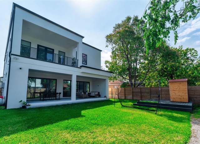 Property at 2608 N Ridgewood Ave, Tampa, FL 33602, 4 beds, 3.5 baths