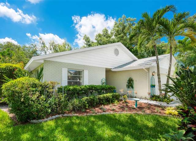 Property at 4888 Oak Run Dr, Sarasota, FL 34243, 3 beds, 2.5 baths