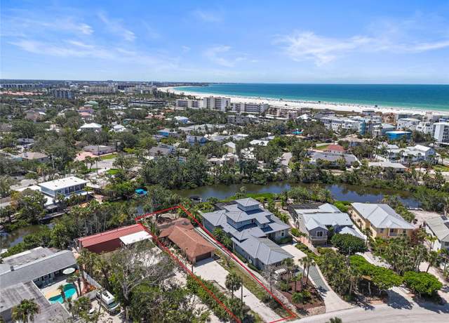 Property at 30 Island Cir, Sarasota, FL 34242, 2 beds, 2 baths