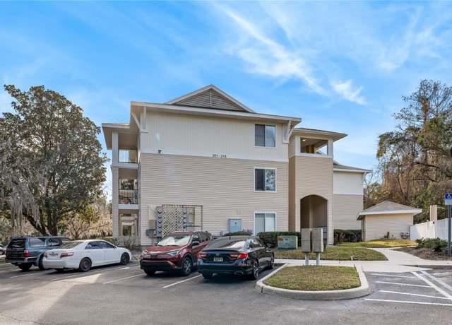 Property at 3921 SW 34th St #211, Gainesville, FL 32608, 4 beds, 4 baths
