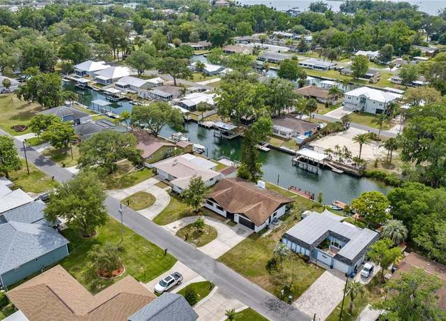 Property at 1218 SE 4th Ave, Crystal River, FL 34429, 3 beds, 2 baths
