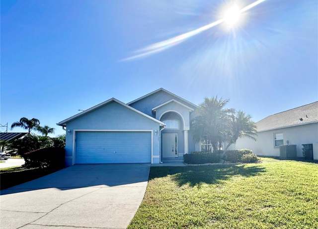 Property at 102 Fox Loop, Davenport, FL 33837, 4 beds, 3 baths