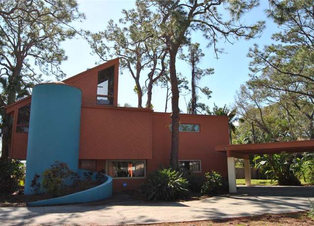 Property at 7219 Williams Dr S, St Petersburg, FL 33705, 3 beds, 3 baths