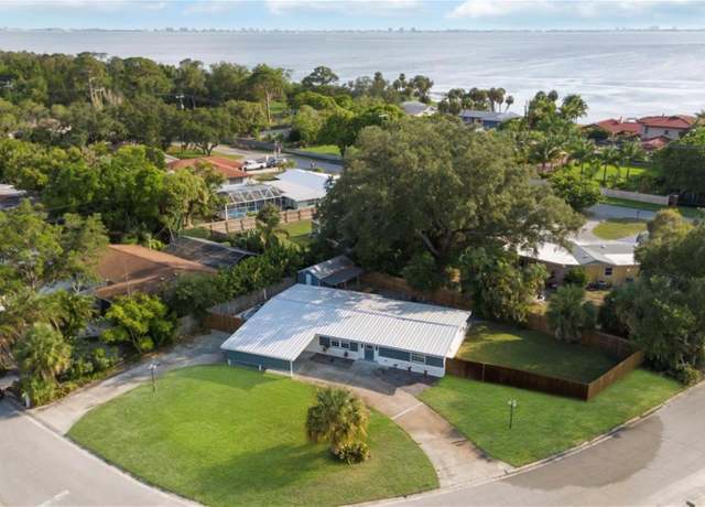 Property at 8204 Constance Dr, Sarasota, FL 34243, 3 beds, 2 baths
