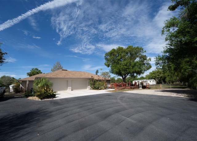 Property at 825 Robinhood Dr, Punta Gorda, FL 33982, 3 beds, 3.5 baths