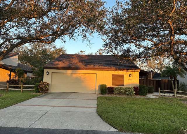 Property at 3963 Glen Oaks Manor Dr, Sarasota, FL 34232, 2 beds, 2.5 baths