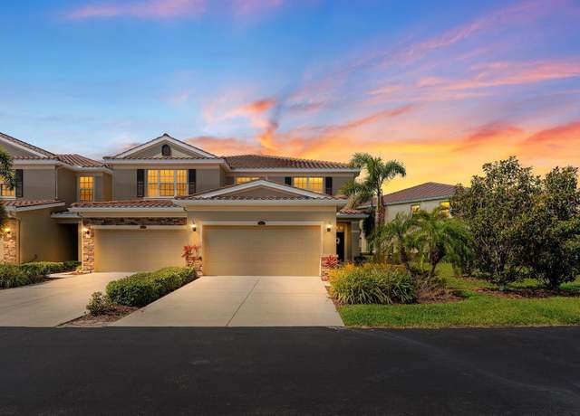 Property at 582 53rd Ave N, St Petersburg, FL 33703, 3 beds, 2.5 baths