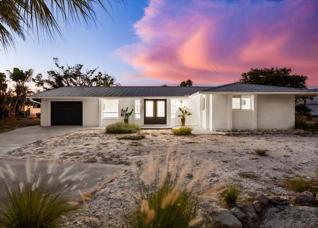 Property at 501 DE Narvaez Dr, Longboat Key, FL 34228, 3 beds, 2.5 baths